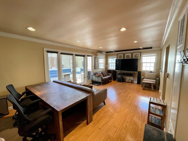 Building Photo - Prime Furnished Condo