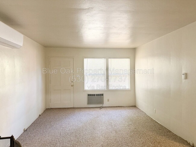 Building Photo - 1476 E 8th St