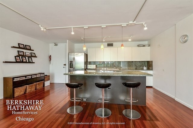 Foto del edificio - 340 W Diversey