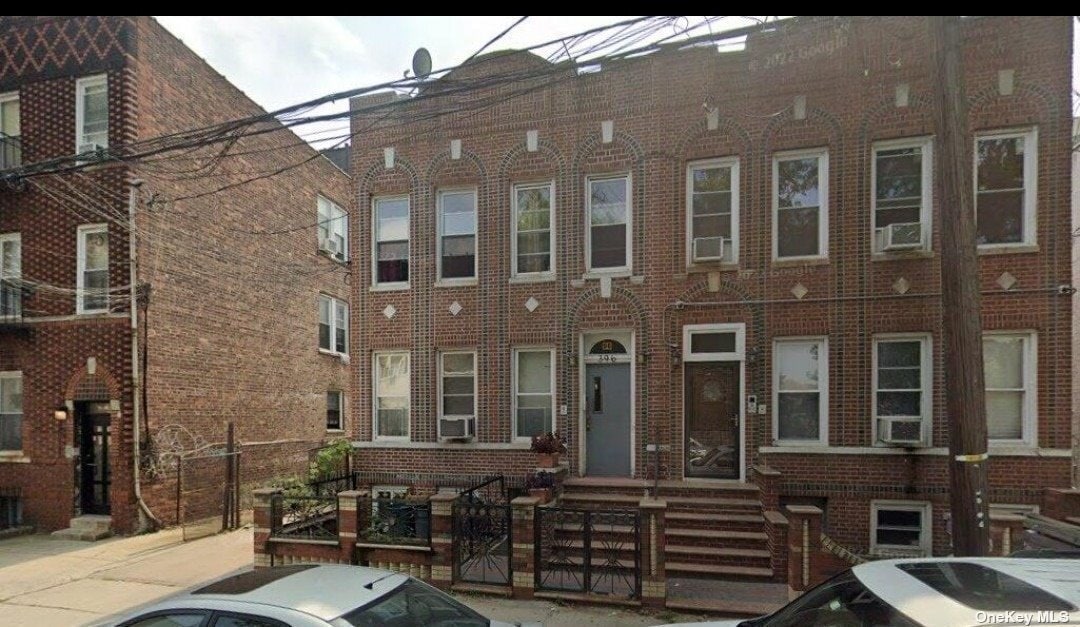 Primary Photo - 396 E 94th St