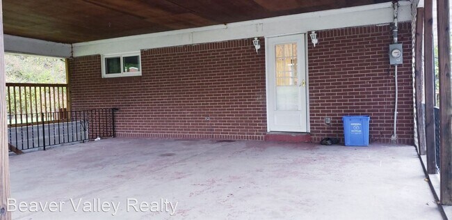 Foto del edificio - 6 br, 3 bath House - 648 Monaca Rd