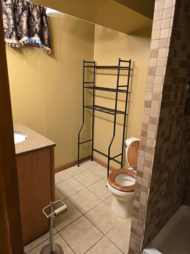 Building Photo - 15639 Ingleside Ave