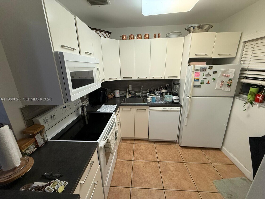 Foto del edificio - 700 Layne Blvd