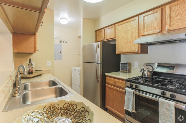 1BR,1BA,-900SF - The Cedars at Greenbrier