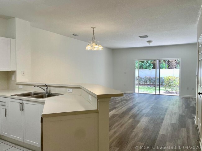 Building Photo - 5064 SE Mariner Garden Cir