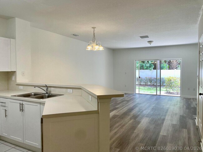 Foto del edificio - 5064 SE Mariner Garden Cir