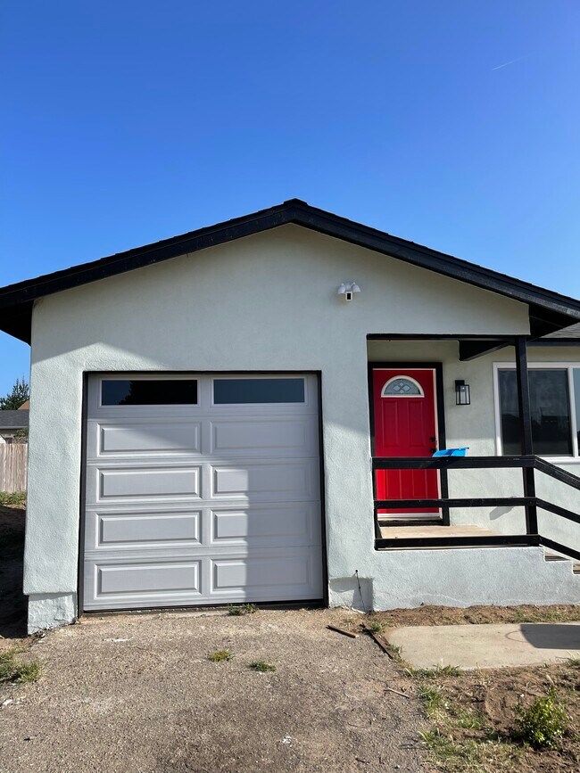 Foto del edificio - 2331 Paso Robles St