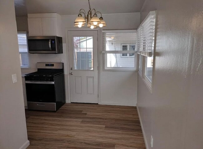 Building Photo - Single Family Home!