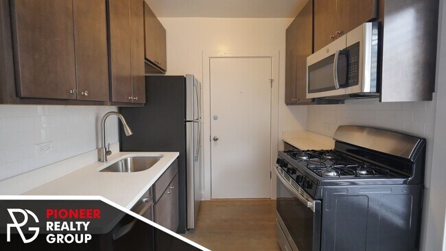 Building Photo - 2641 N Spaulding Ave