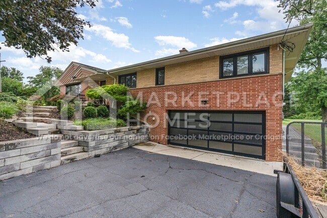 Building Photo - 13140 S 86th Ave