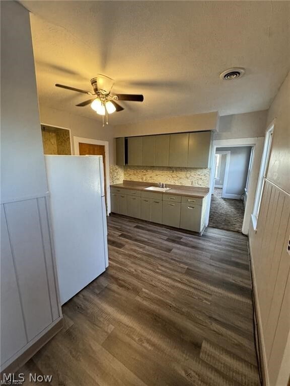 Foto del edificio - 29435 Euclid Ave