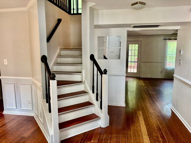 Foto del edificio - 4 bedroom/ 2.5 bathroom- Village Square of Williamsburg
