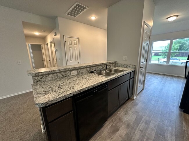 Foto del edificio - 3 Bed, 2 Bath Home for Rent in Yukon