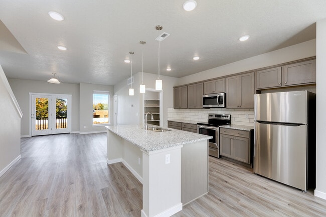 2nd Floor - Kitchen - 3143 N Network Ln