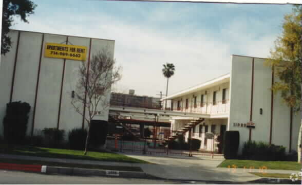 Building Photo - Walnut Village