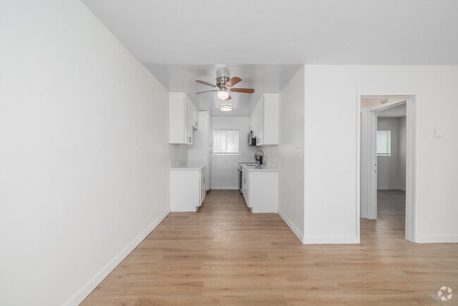 1 habitación, 1 baño - 750 pies cuadrados - Sala de estar - Victory Varna