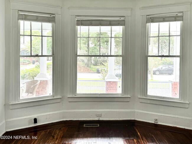 Foto del edificio - 2253 Herschel St