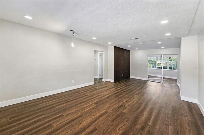 Foto del edificio - 2169 Dell Ave