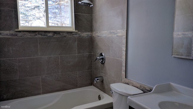 Building Photo - 834 Panorama Dr