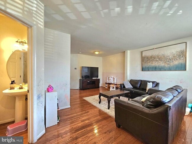 Building Photo - 7427 Ardglass Ct