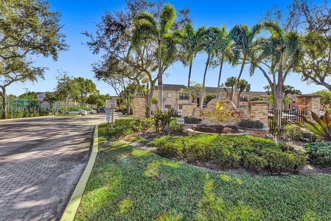 Foto del edificio - 2736 S University Dr