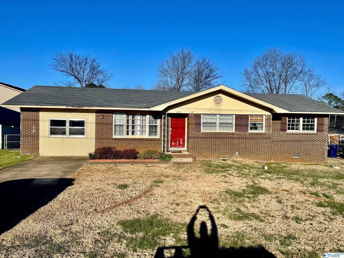 Primary Photo - 4026 Summerhill Dr NW