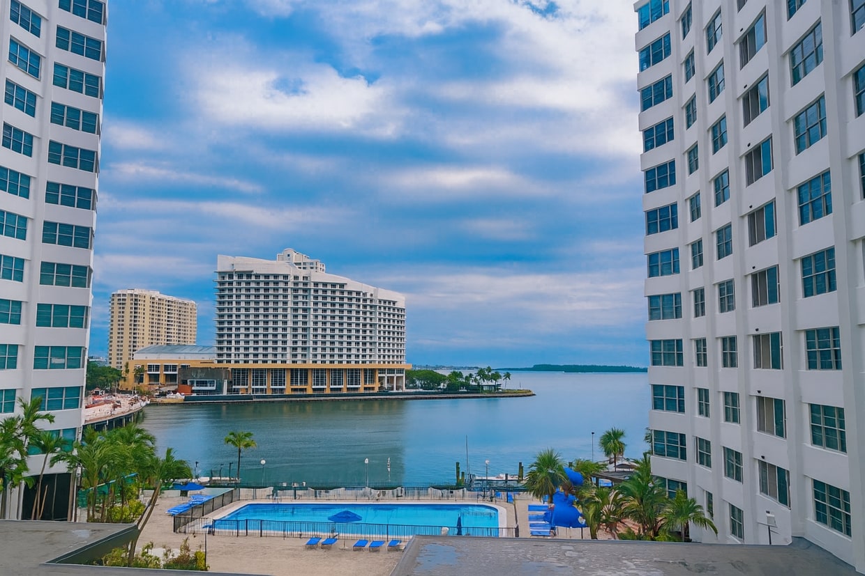 Primary Photo - 825 Brickell Bay Dr