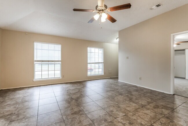 Foto del edificio - 2438 Autumn Springs Ln