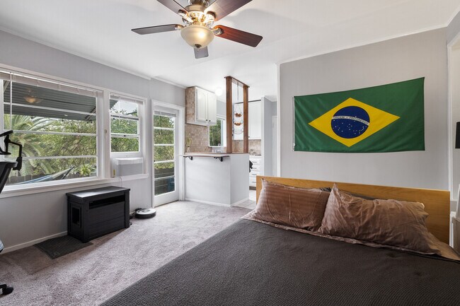 Foto del edificio - 2067 1/2 Ivar Ave