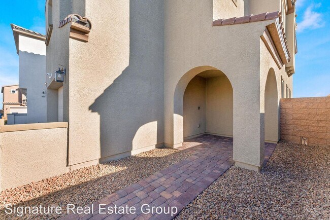 Building Photo - 4 br, 3 bath House - 8946 Wallner St.