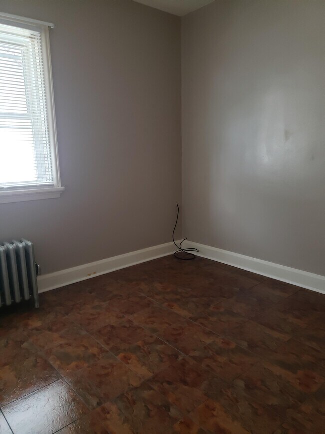 Building Photo - 4055 Walker Ave