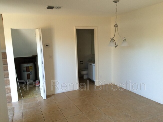 Building Photo - 3290 Sandlewood Ln