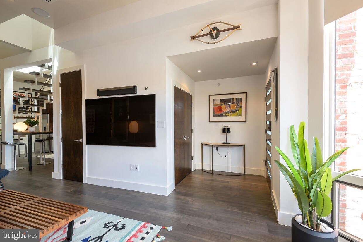 Foto principal - 1825 19th St NW
