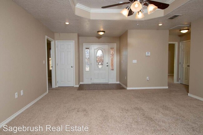 Building Photo - 3 br, 2 bath House - 1351 Oakwood Cr