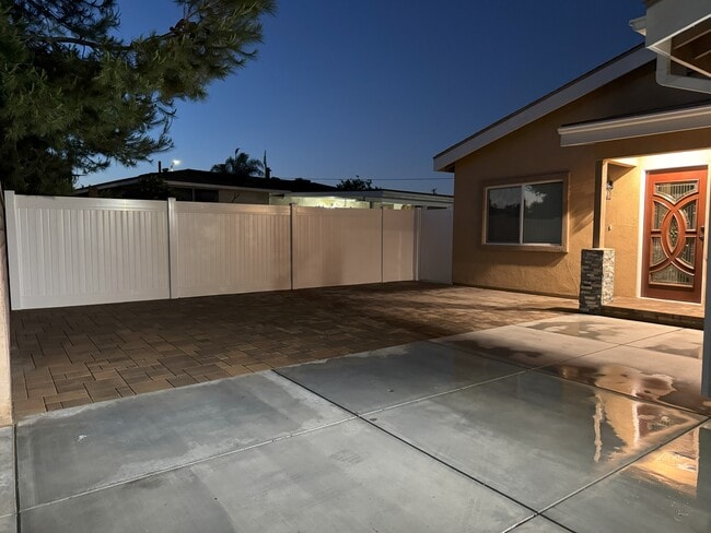 Building Photo - 4618 W Roy Cir