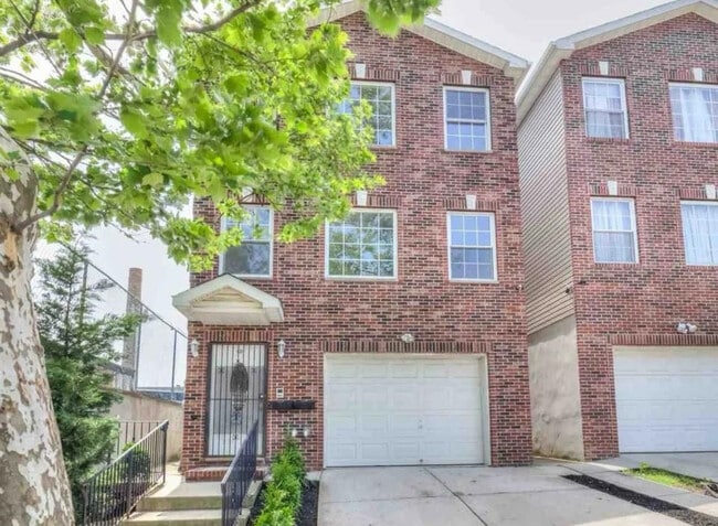 Building Photo - 431 Bramhall Ave