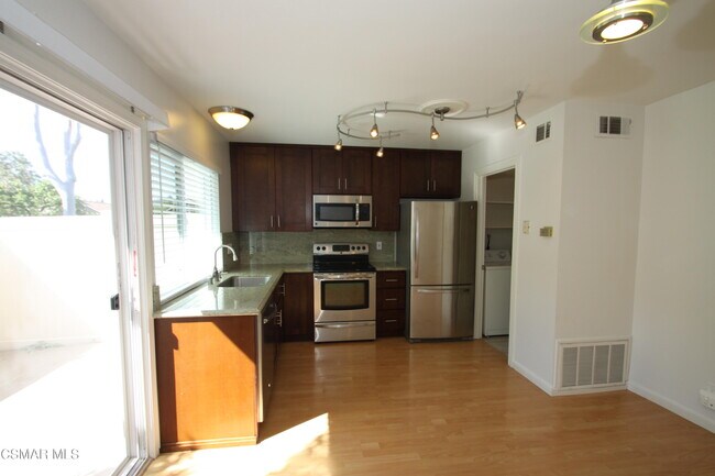 Building Photo - 2639 La Paloma Cir