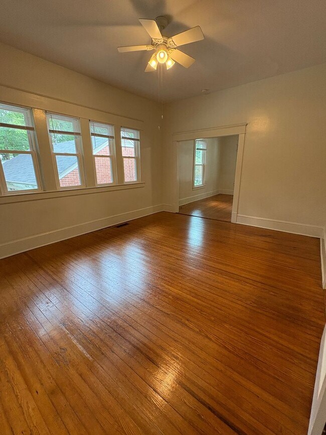 Foto del edificio - Spacious 3 Bedroom 2 Bath Trinity Park Hou...
