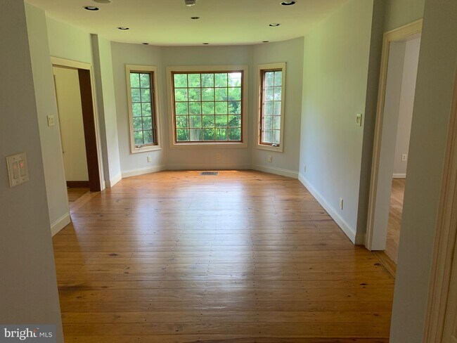 Building Photo - 540 Westfield Rd