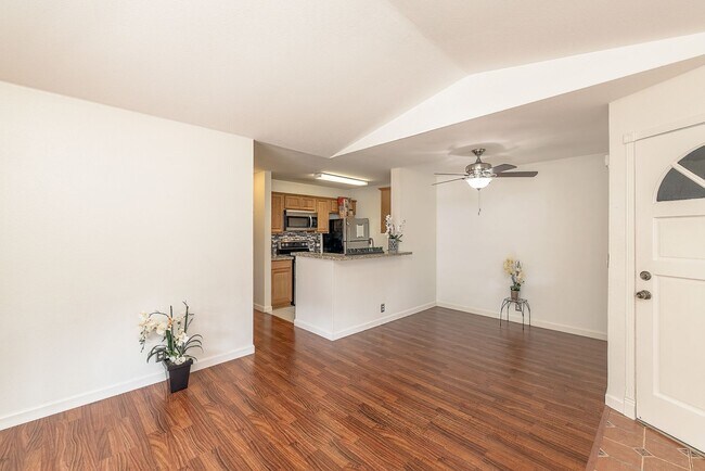 Foto del edificio - Pool Community and Pet Friendly Home