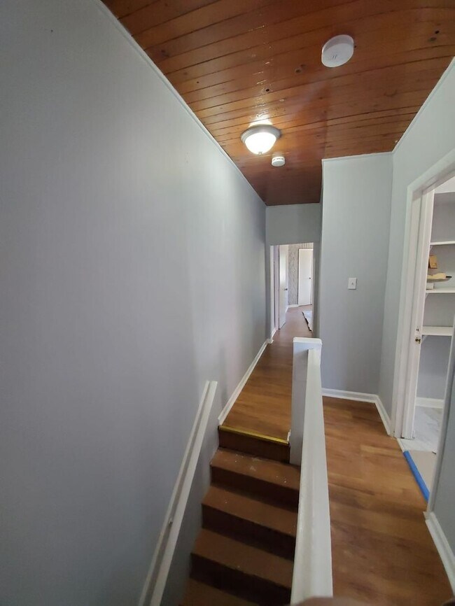 Building Photo - Amazing 3 beds 1bath FULLY ELECTRIC HOUSE