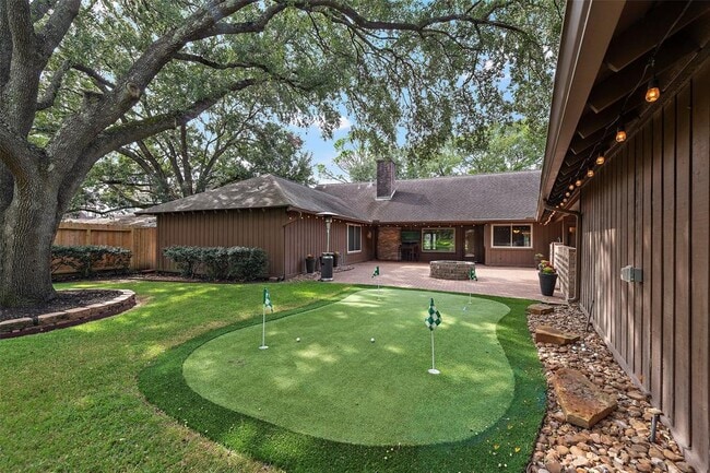 Building Photo - 3015 Fairway Dr