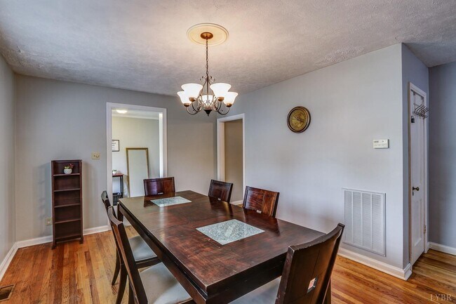 Comedor - 4920 Myrtle St