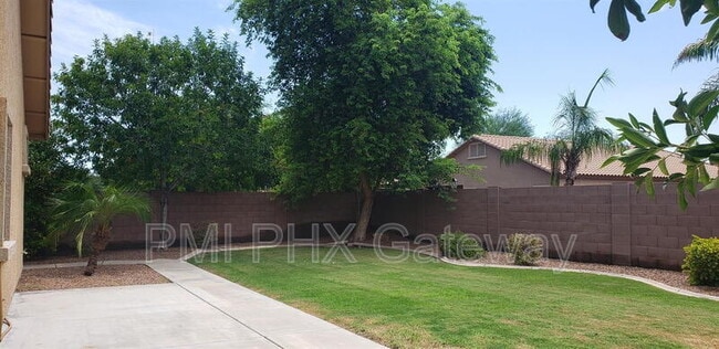 Building Photo - 1133 E Jade Dr