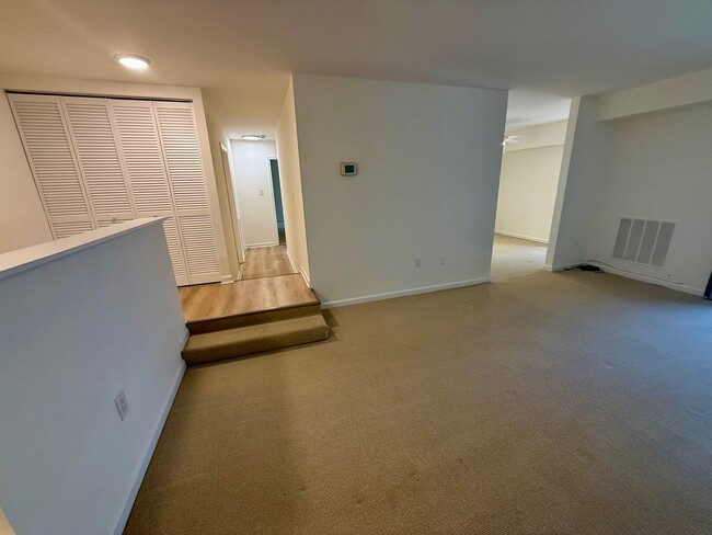 Building Photo - Ready now! Huge 1 bedroom condo in Annapolis!