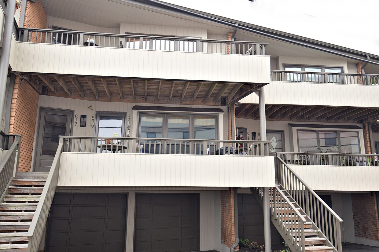 Foto principal - 817 Shore Rd