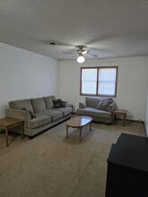 Building Photo - 115 Holly Dr