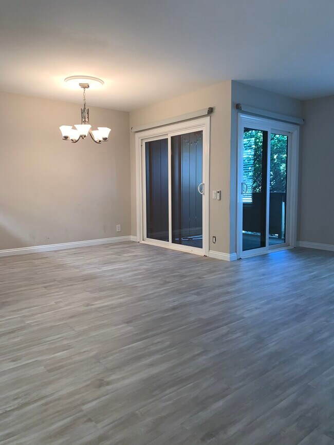 Building Photo - 3299 La Mesa Dr