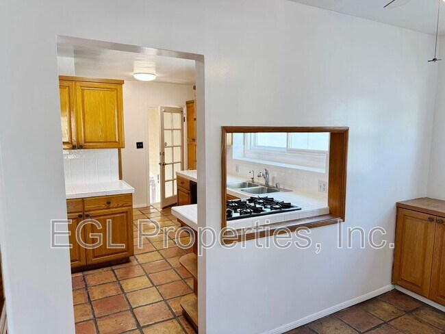 Building Photo - 134 N Hamilton Dr