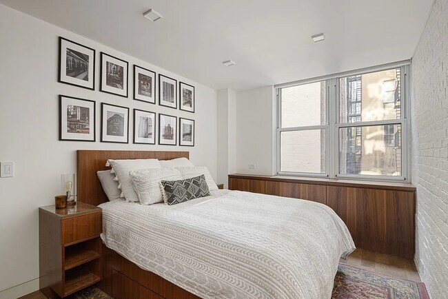 Foto del edificio - 23 E 10th St